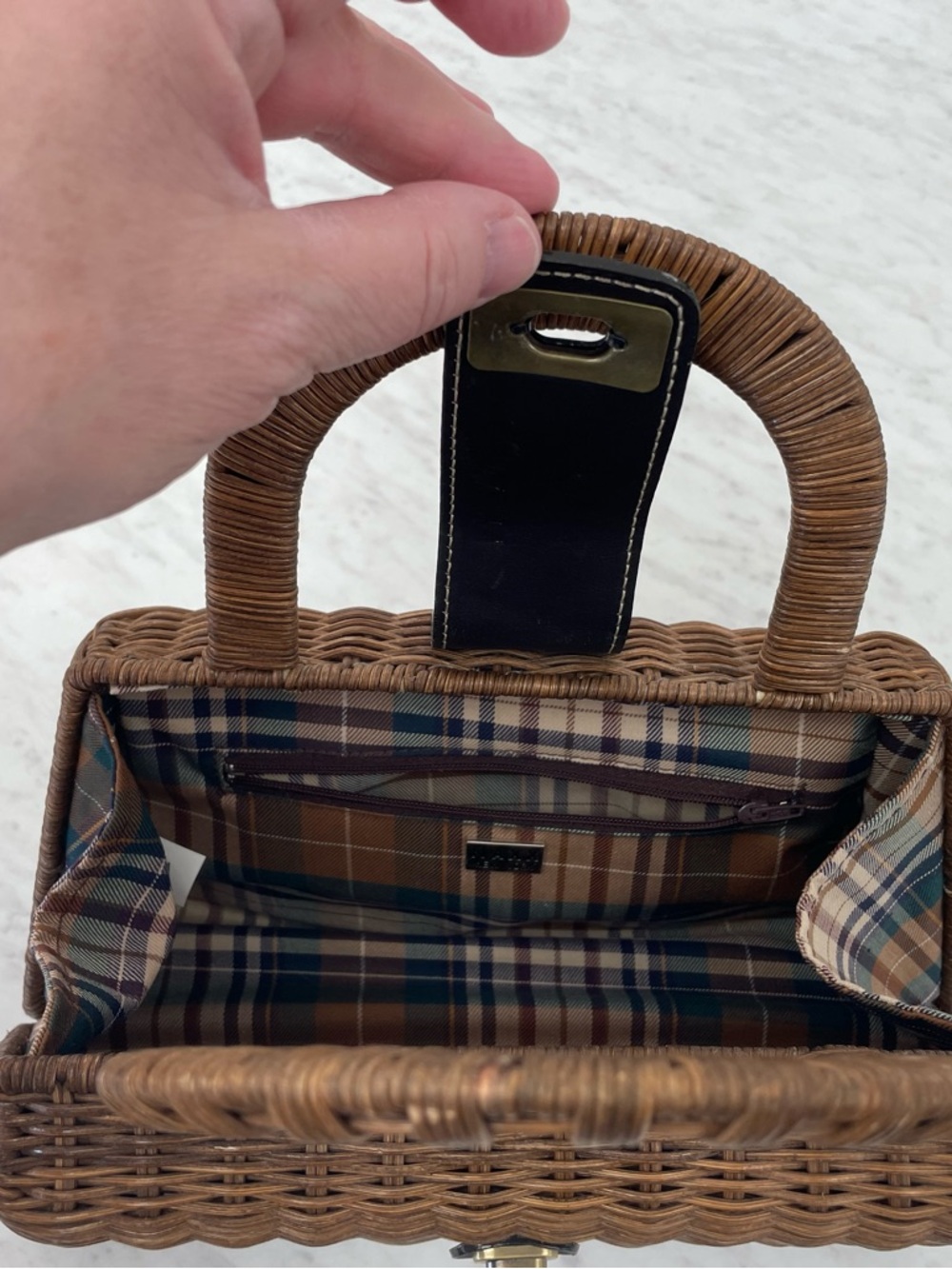Vintage - Maxx New York Brown Whicker Rattan Purse Brown with Gold Hardware - Picture 8 of 11